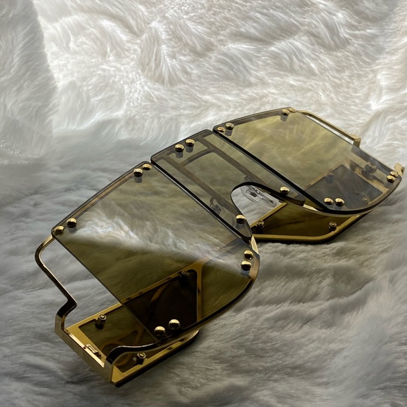 Oversized frames - Picture 2 of 4